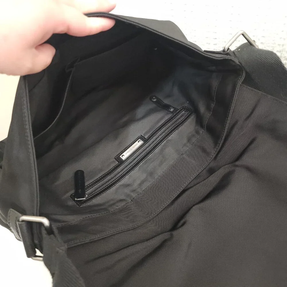 Banana Republic Black Messenger Laptop Bag Adjustable Strap Work Travel - Picture 13 of 13